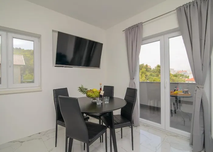 Pelja * تروغير