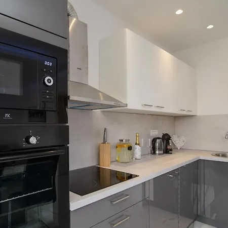 Pelja Apartment *