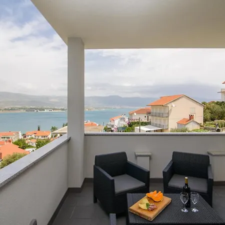 Apartment Pelja