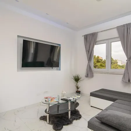 Apartment Pelja